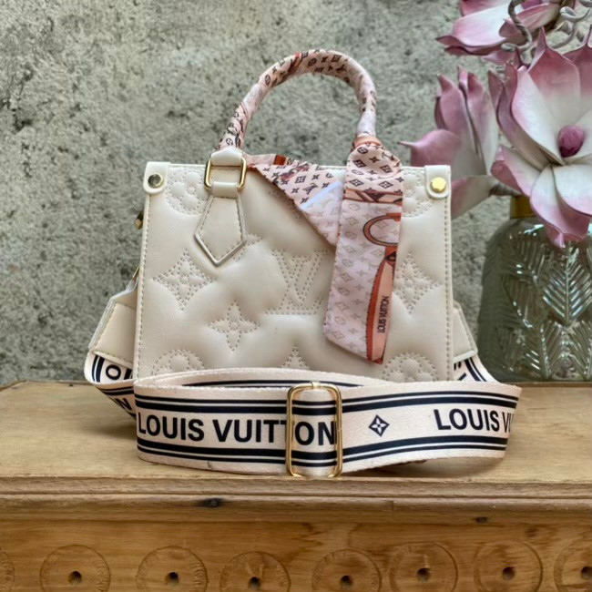 کیف دوشی زنانه LV روسری دار کد
