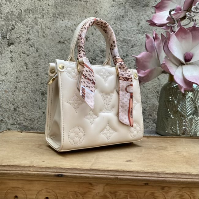 کیف دوشی زنانه LV روسری دار کد